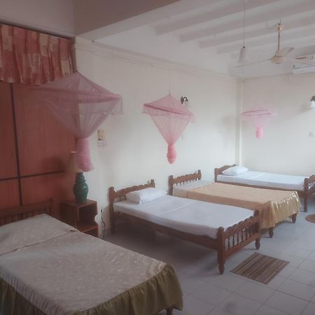 Hotel Shalini アヌラーダプラ 部屋 写真