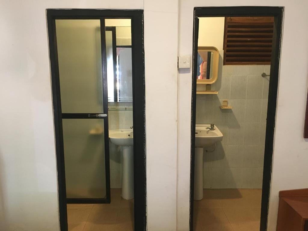 Hotel Shalini アヌラーダプラ 部屋 写真