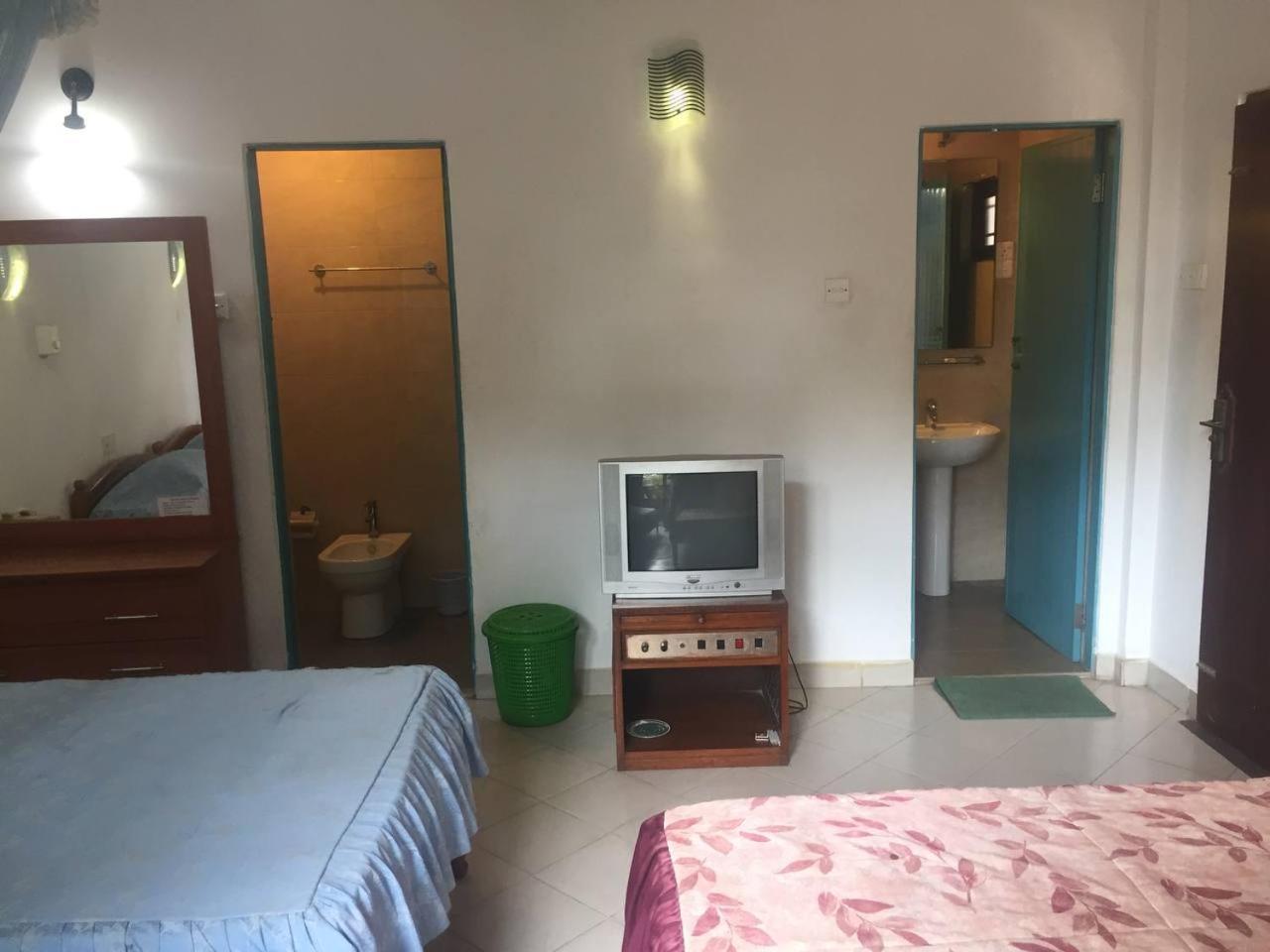 Hotel Shalini アヌラーダプラ 部屋 写真