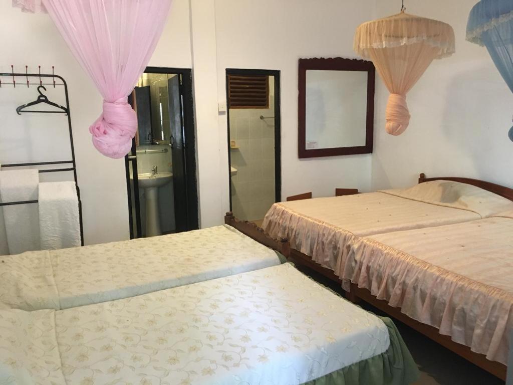 Hotel Shalini アヌラーダプラ 部屋 写真